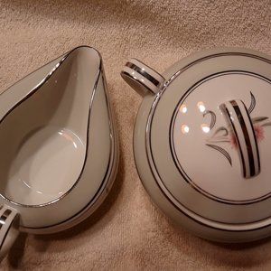Clarabell by Noritake Cream and Sugar